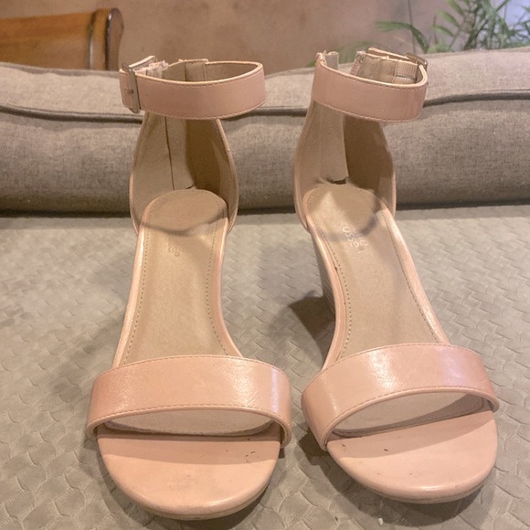 Charlotte Russe heels, light pink, size 6, small fracture - Picture 1 of 3